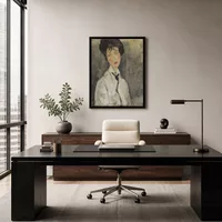 Femme avec une cravate noire — Bureau design