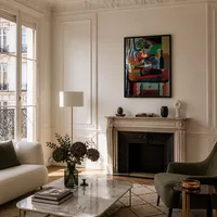 Guitare, bouteille, plat de fruits et verre sur la table — Appartement parisien