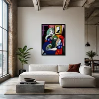 Femme avec livre — Loft moderne