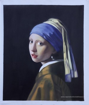 La fille avec une boucle d'oreille perle