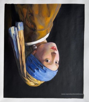 La fille avec une boucle d'oreille perle